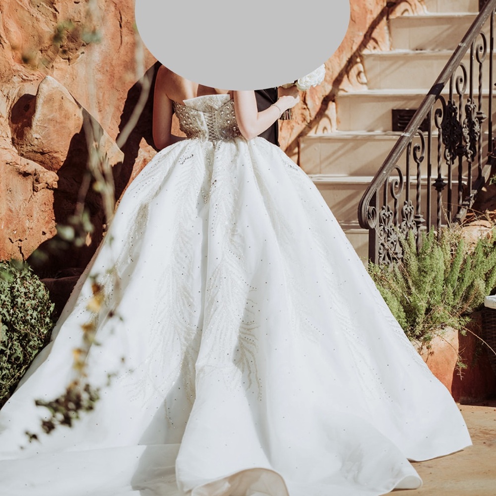 Elegant White Wedding Dress - Picture 6 of 8